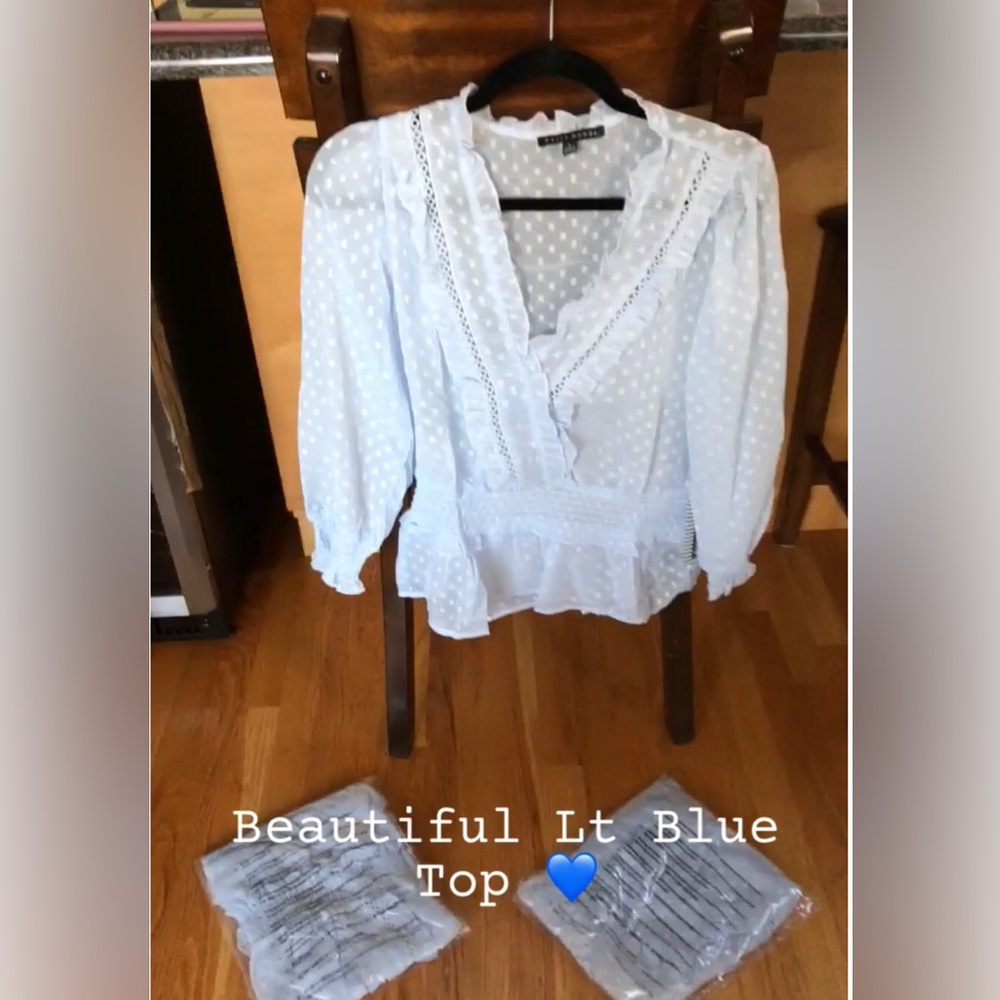 Light Blue Top By Haute Monde S M L 💙